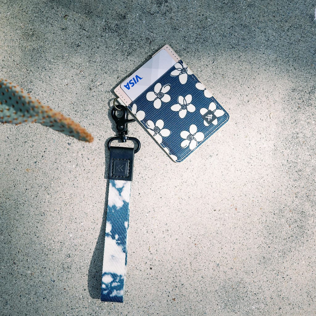 Thread Wallets Cami Wrist Lanyard – The Backpacker