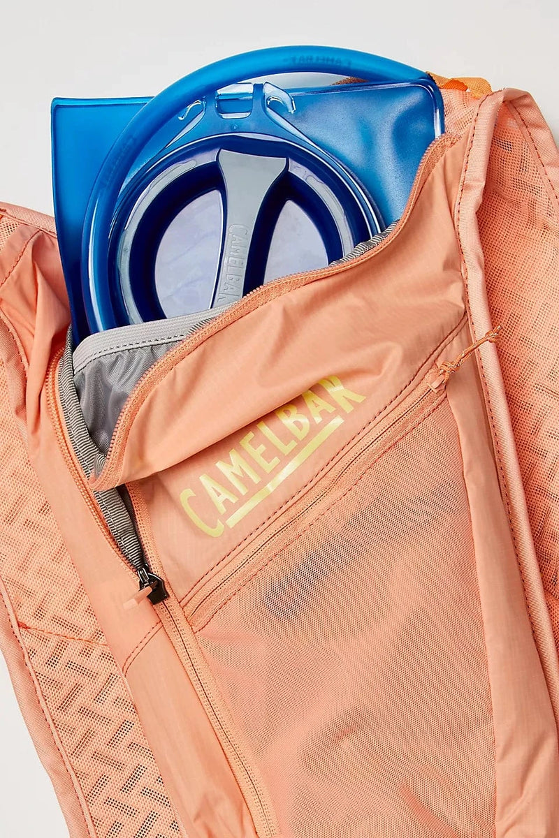 Load image into Gallery viewer, Peach Camelbak Dart 1.5L 50Oz Camelbak Dart 1.5L 50Oz CAMELBAK PRODUCTS INC.
