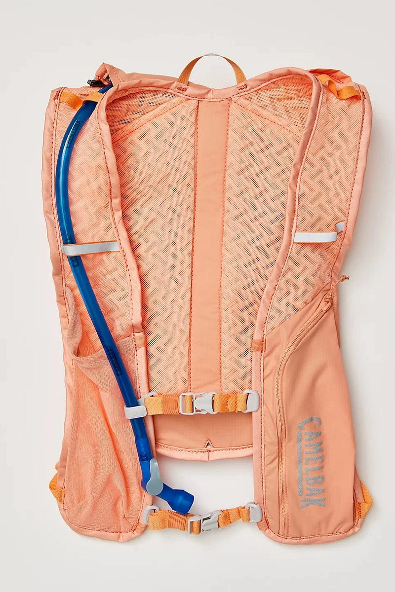 Load image into Gallery viewer, Peach Camelbak Dart 1.5L 50Oz Camelbak Dart 1.5L 50Oz CAMELBAK PRODUCTS INC.
