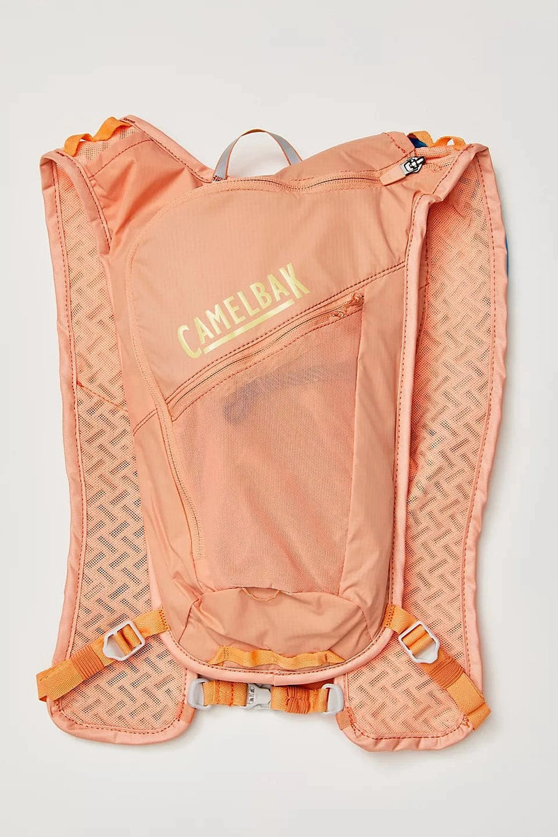 Load image into Gallery viewer, Peach Camelbak Dart 1.5L 50Oz Camelbak Dart 1.5L 50Oz CAMELBAK PRODUCTS INC.
