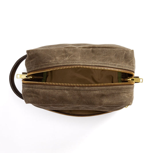 NOSZ / Field Brown Duck Head Waxed Canvas Dopp Kit in Field Brown Duck Head Waxed Canvas Dopp Kit in Field Brown Duck Head