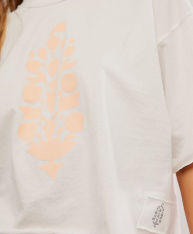 Load image into Gallery viewer, Free People Women&#39;s Inspire Tee Logo in White / Pastel Peach Free People Women&#39;s Inspire Tee Logo in White / Pastel Peach Free People
