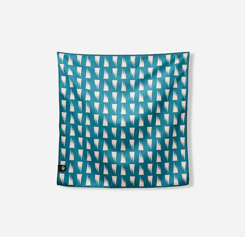 Load image into Gallery viewer, Nomadix Summit Green Bandana Towel Nomadix Summit Green Bandana Towel Nomadix
