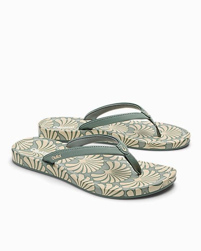 OluKai Women's 'Uiki in Silver Pine / Pa'i OluKai Women's 'Uiki in Silver Pine / Pa'i OluKai