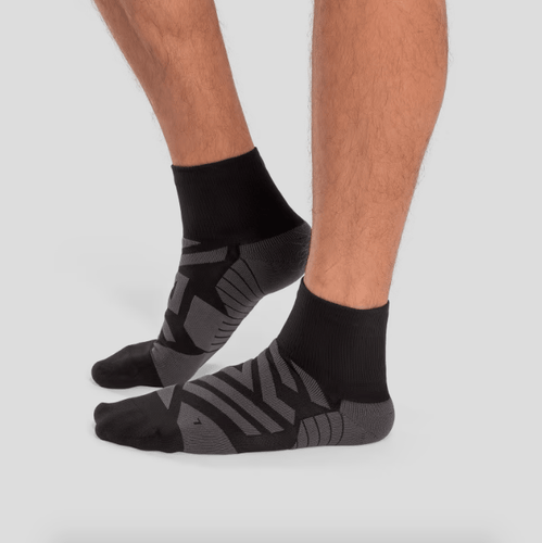 Black & Shadow / MED On Performance Mid Sock in Black | Shadow - Men's On Running