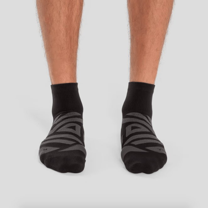 Load image into Gallery viewer, On Performance Mid Sock in Black | Shadow - Men&#39;s On Running
