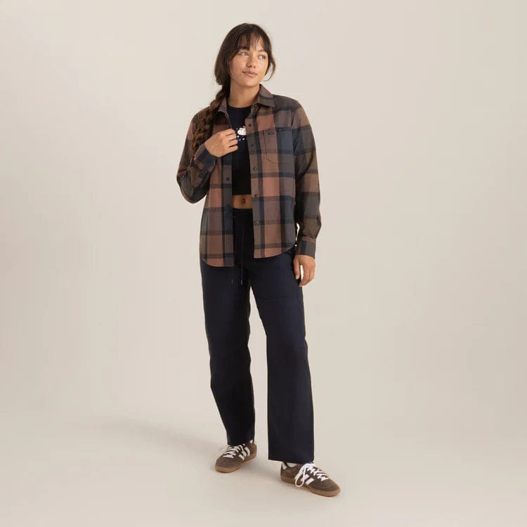 Load image into Gallery viewer, Saddle / XS Roark Alpine Flannel - Women&#39;s Roark Alpine Flannel - Women&#39;s Roark
