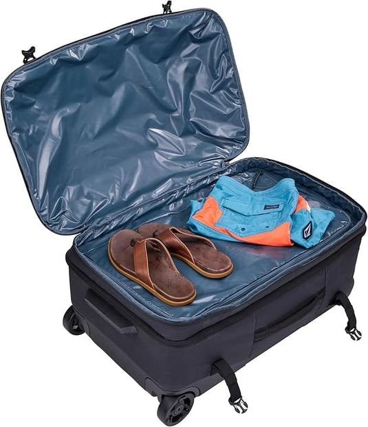 Black Thule Aion 70cm Wheeled Duffel in Black Thule Aion 70cm Wheeled Duffel in Black Thule