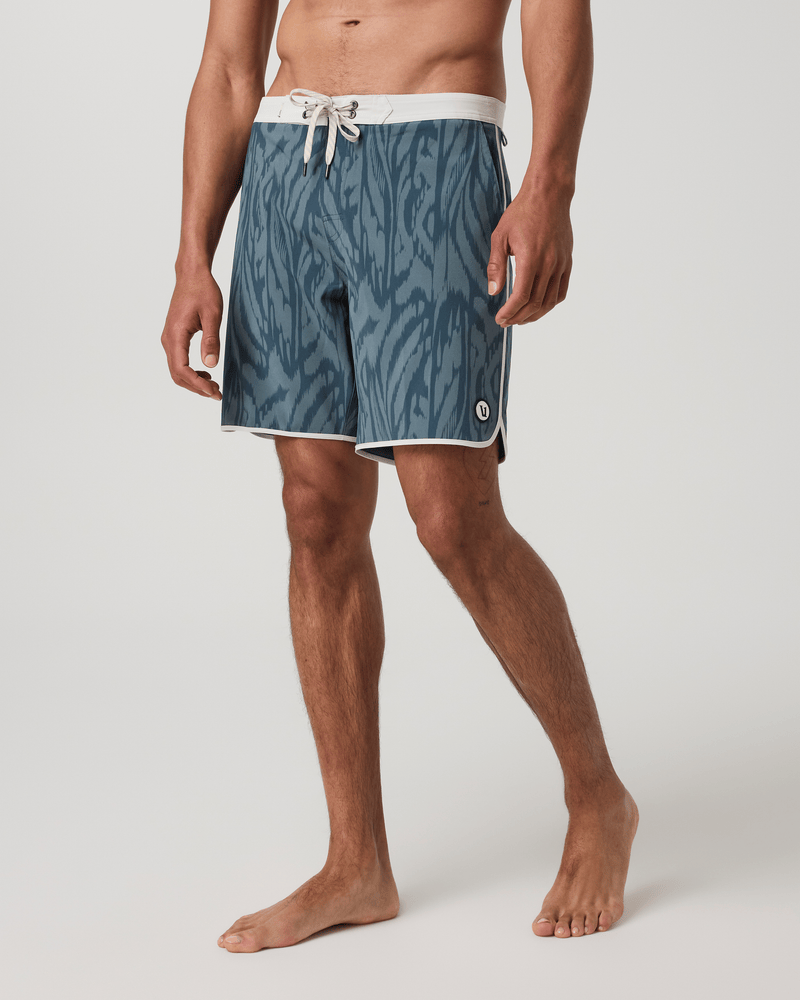 Load image into Gallery viewer, Vuori Men's Cruise Boardshort 7" in Blue Sea Mirage Vuori Men's Cruise Boardshort 7" in Blue Sea Mirage Vuori
