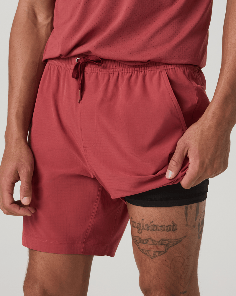 Load image into Gallery viewer, Vuori Men's Hardkore Short Lined 7" in Fire Vuori Hardkore Lined 7" Short – Fire | S–XL Vuori
