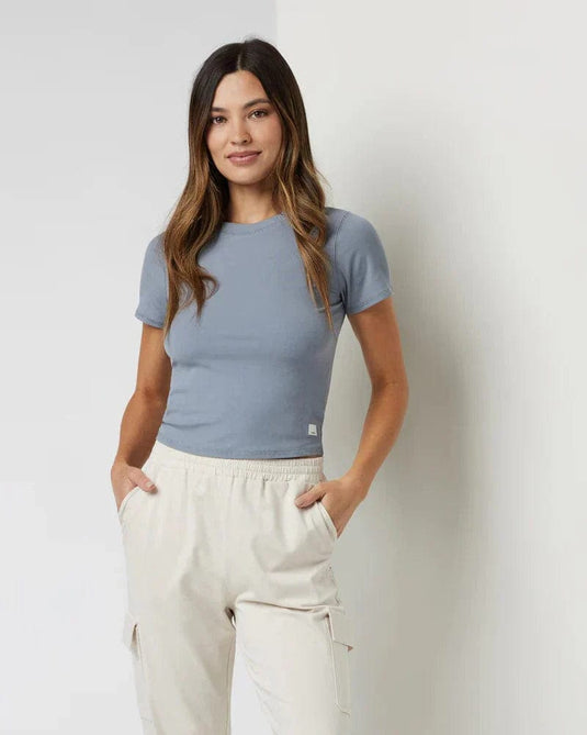 Mallorca / SM Vuori Pose Fitted Tee - Women's Vuori