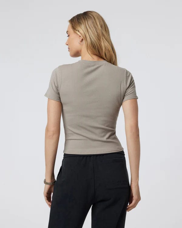 Load image into Gallery viewer, Vuori Pose Fitted Tee - Women&#39;s Vuori
