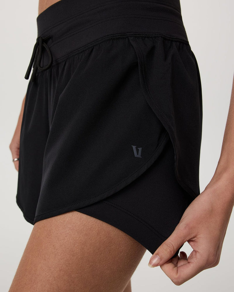 Load image into Gallery viewer, Vuori Women&#39;s Daily Speed Short 2.5&quot; Vuori Women&#39;s Daily Speed Short 2.5&quot; Vuori
