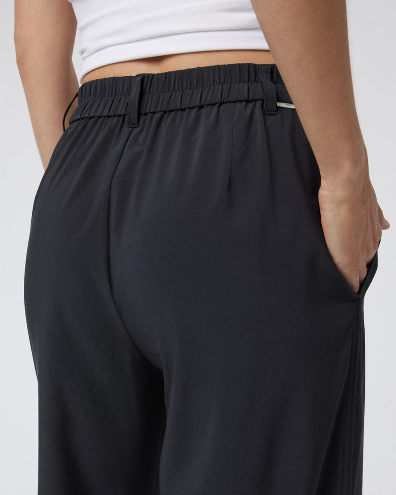 Load image into Gallery viewer, Vuori Women&#39;s Villa Trouser in Black Vuori Women&#39;s Villa Trouser in Black Vuori
